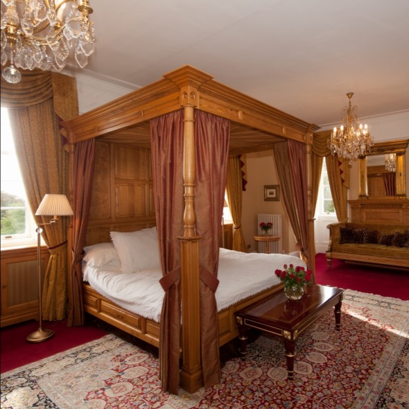 House of Turin - bedroom with four poster bed