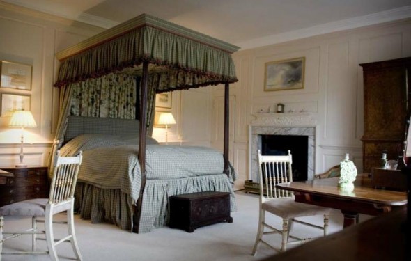 Boxted Hall - four-poster bedroom