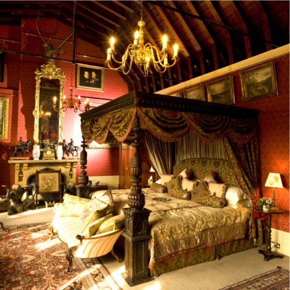 Maunsel House - four-poster bedroom