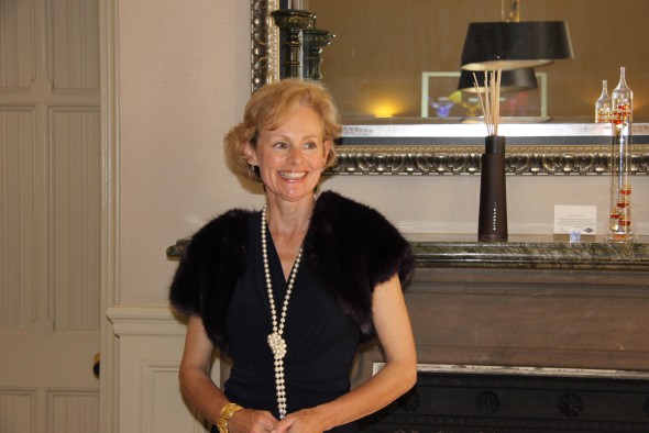 Veronica teaching Manners and Etiquette Courses Veronic teaching Manners and Etiquette Courses