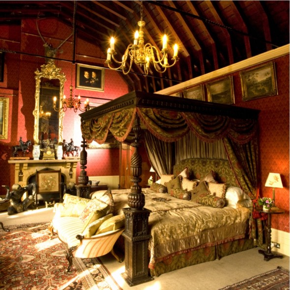 Maunsel House - four-poster bedroom